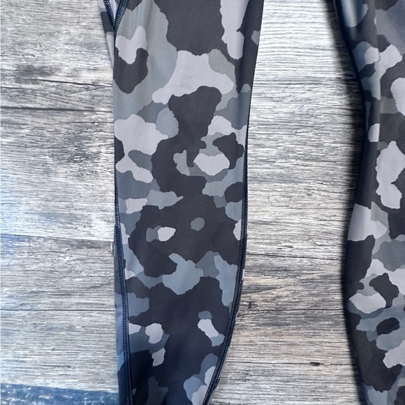 Athleta Gray and Black Camouflage Leggings Womens Small - Picture 11 of 12